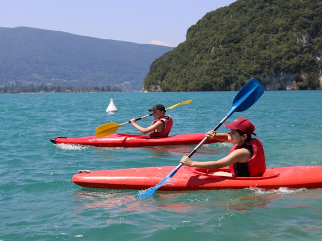 kayak sur le lac d'annecy