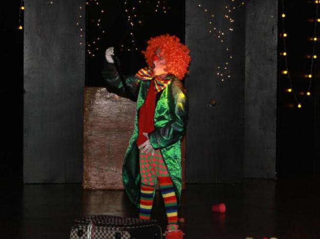 enfant lors d'un numéro de clown